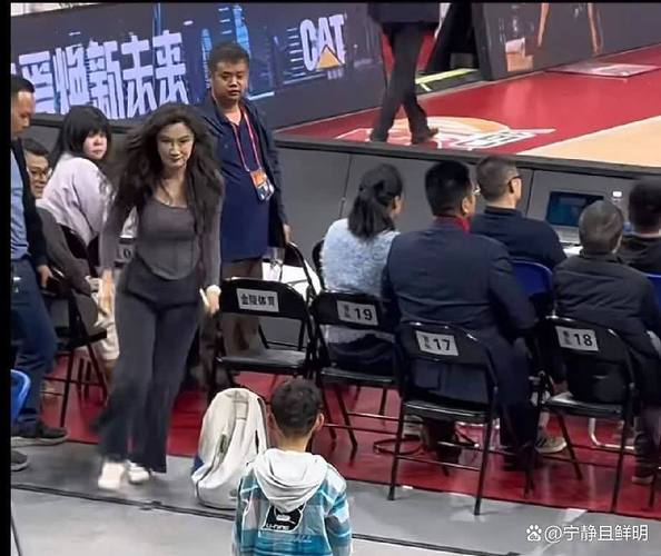 周琦老婆曾逼其回国,周琦 老婆