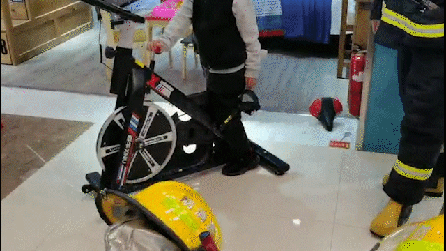 新澳门4949最新彩和女子强拽小孩被刑拘与女子强拽小孩被刑拘视频